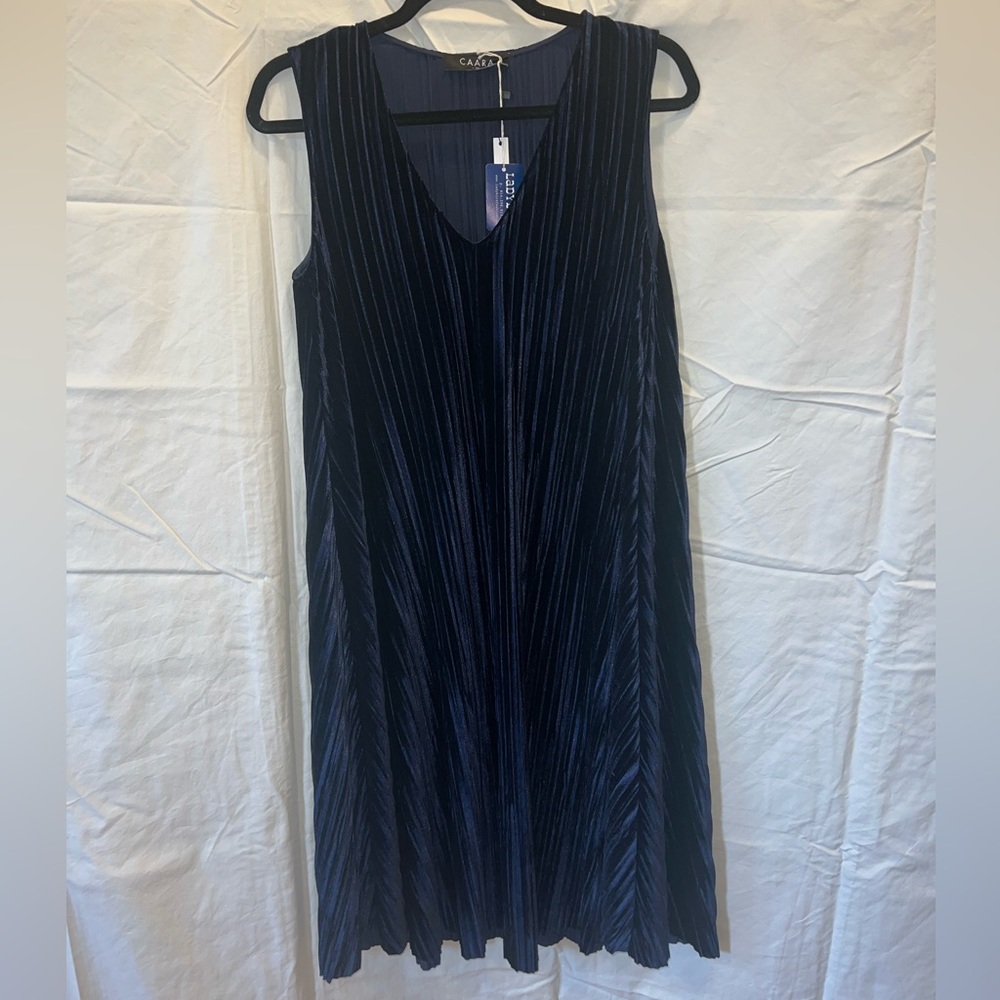 V-neck blue pleated velvet midi dress